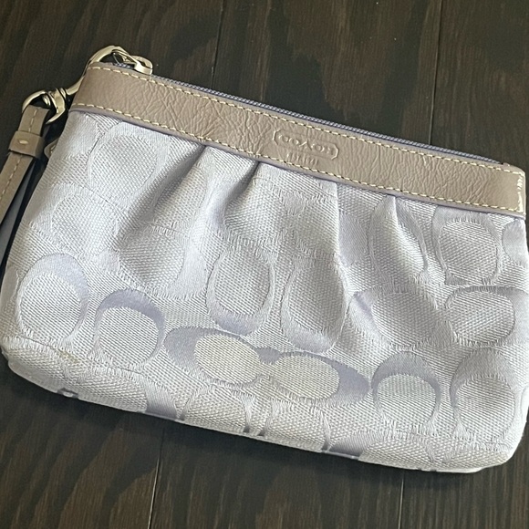 Coach monogram lilac wristlet with grey trim - Picture 2 of 6